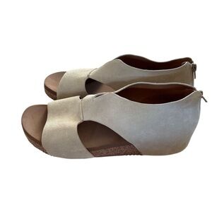 Volatile Women's Gainsbourg Beige Slingback Wedge Sandal Size 9 Casual Spring